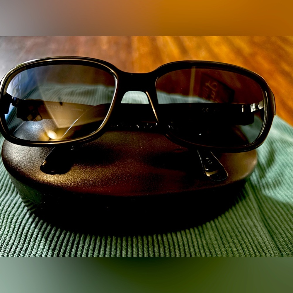 LIKE NEW MICHAEL KORS SUNGLASSES